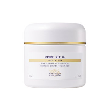 Crème VIP 02 is rich in active ingredients that combat pollution damage by capturing the polluting agents on the epidermis. It protects the skin from oxidative stress. This cream restores radiance and brightness to dull complexions, while also regeneratin