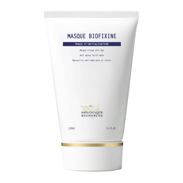 A genuine ally against wrinkles, Masque Biofixine acts on the surface and appearance of wrinkles, whether they are static (due to skin aging) or mechanical (due to muscle contractions). Myorelax Peptide, known for its relaxing effect on muscle micro-tensi