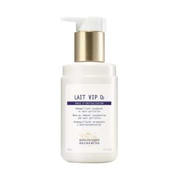 Lait VIP O2 is the anti-pollution cleanser, purifying the skin of tiny polluting particles that are sometimes even smaller than the pores on the face. Its deep-down cleansing action will remove the urban pollutants that accumulate on the skin’s surface. P